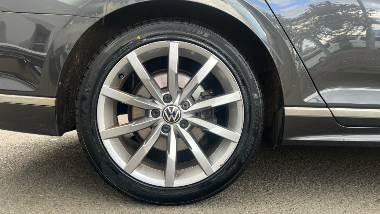 Volkswagen Passat 1.5 TSI EVO R-Line 4dr DSG Petrol Saloon